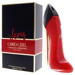 Carolina Herrera Very Good Girl, rociado en mano, fresca y floral para el día.