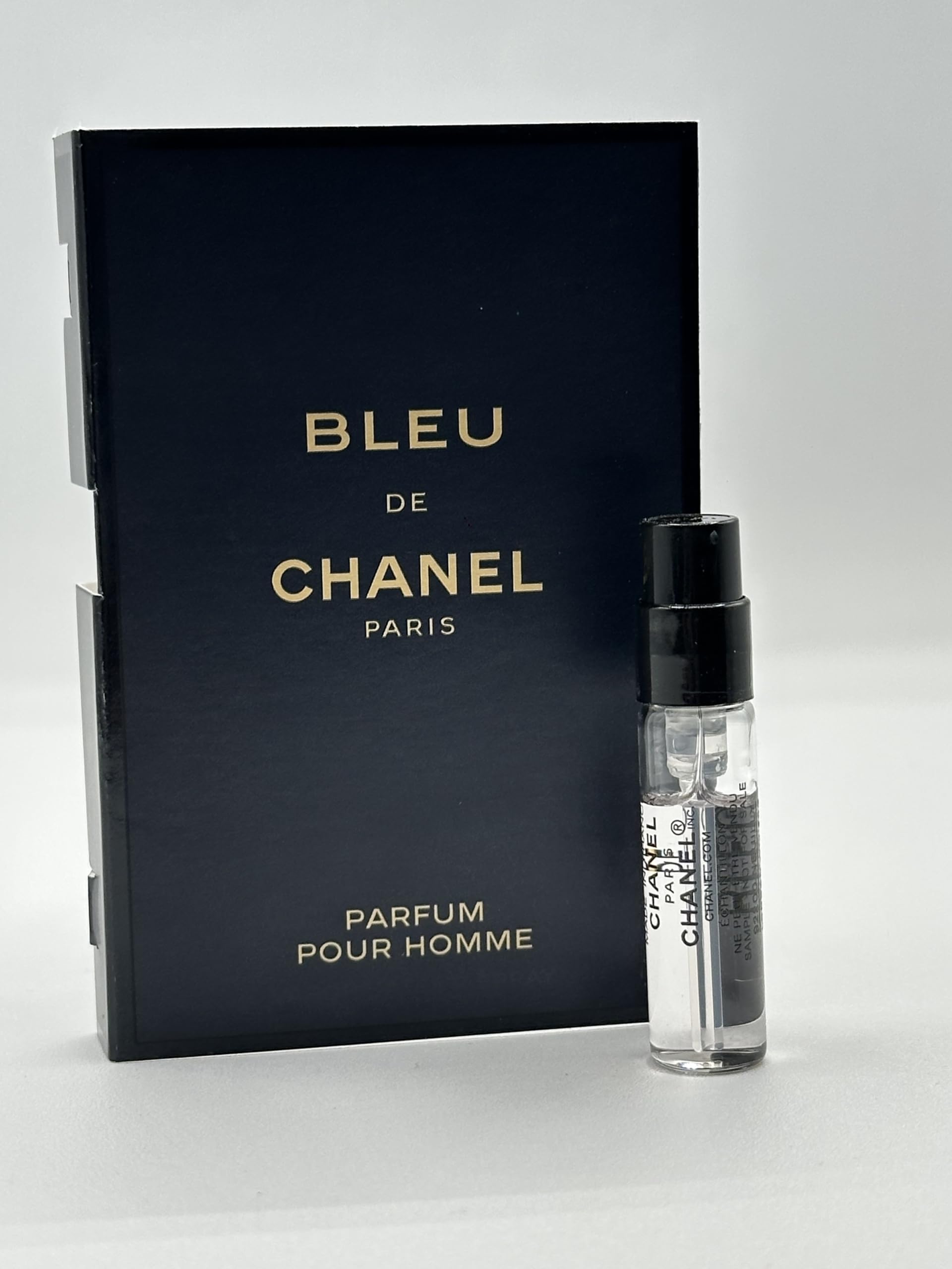CHANEL Bleu de Parfum 1.5ml, bote compacto para llevar y probar lujo diario.
