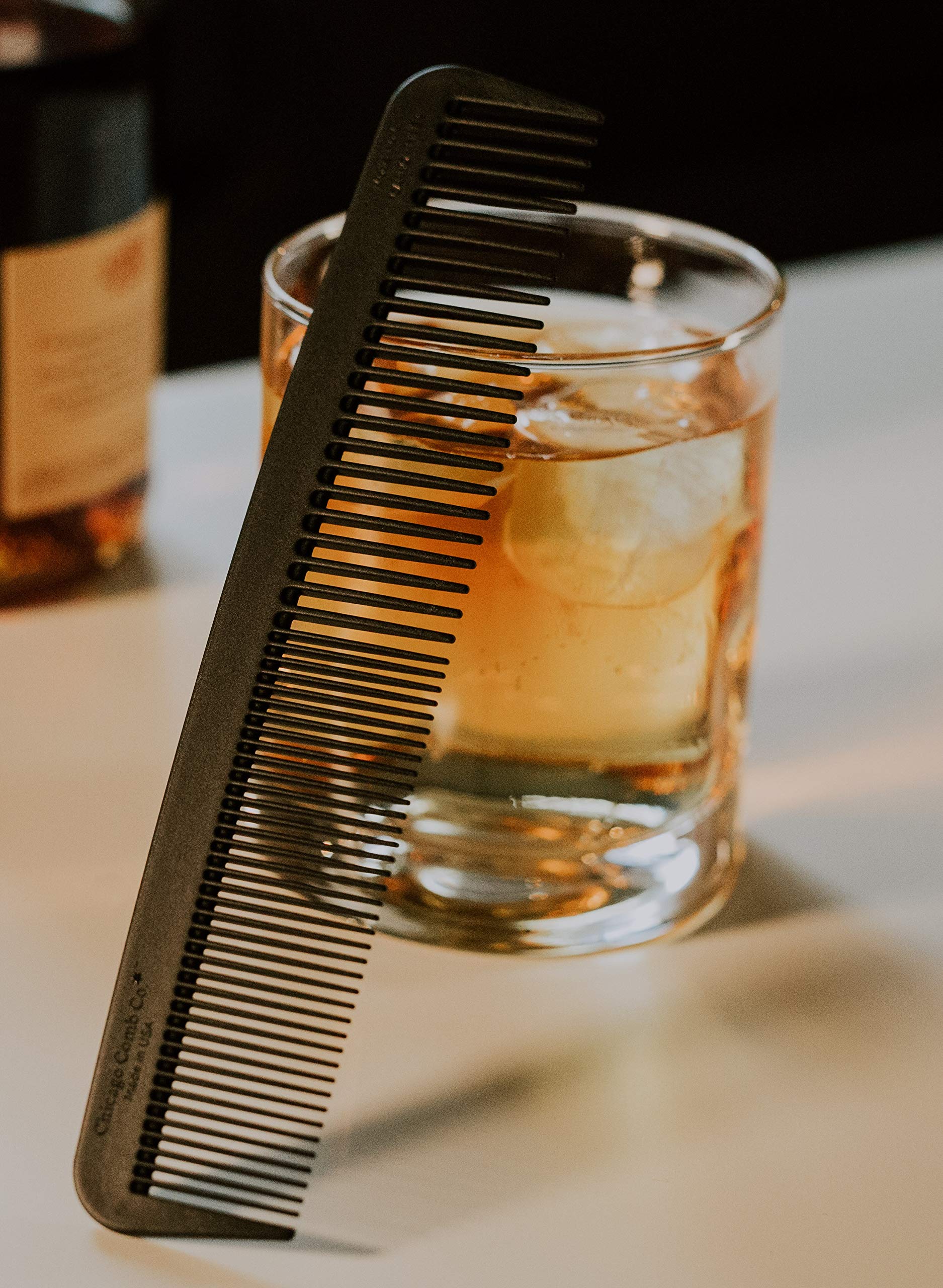 Chicago Comb Modelo 6, ergonomía en la mano para uso cómodo diario