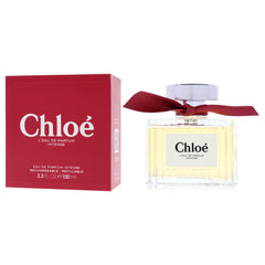Chloe LEau De Parfum Intense, envase recargable para reducir desechos y mantener estilo.