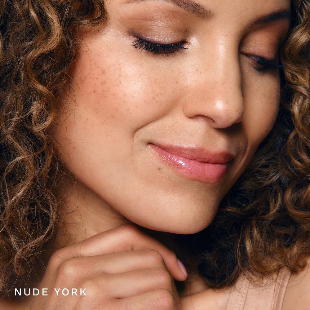 City Lips Nude York enriquecido con aceites nutritivos para labios suaves.