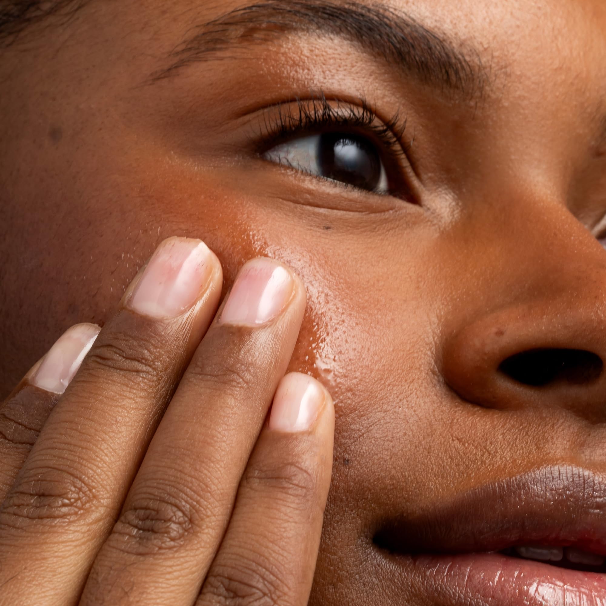 Cliganic Aceite de Jojoba para piel sensible: hidratación suave y rápida.
