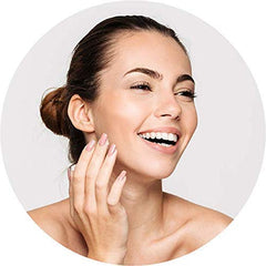 Aplicación facial con gotero de vitamina E de Cliganic para rostro y cuello