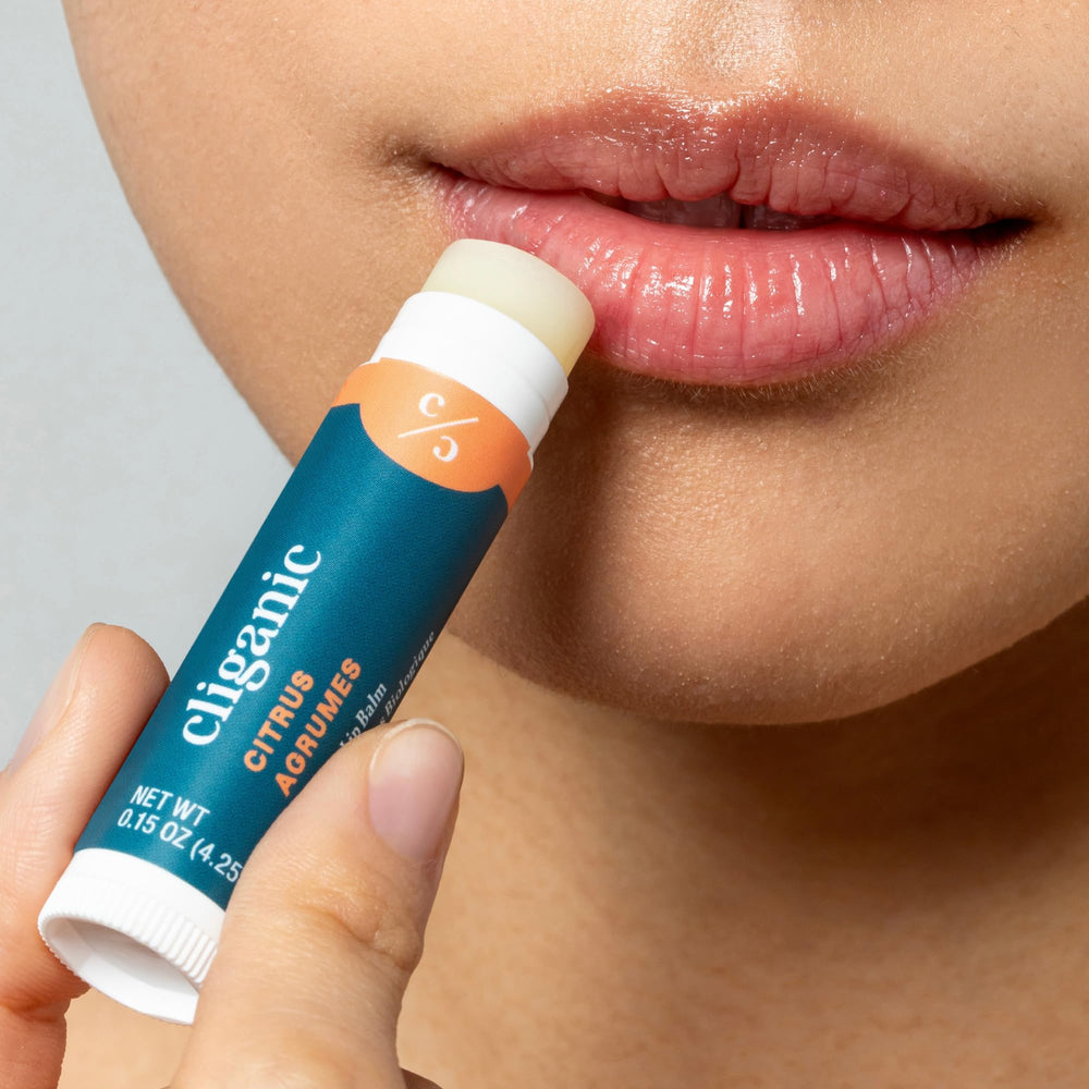Cliganic bálsamo labial sabor Durazno para hidratación rápida y natural.