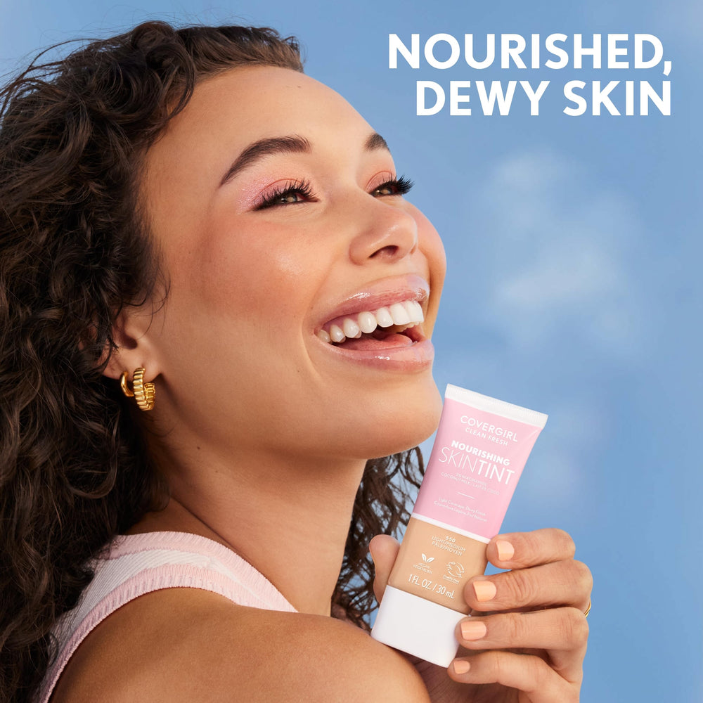 COVERGIRL Clean Fresh Nourishing Skin Tint 510 Porcelana, hidratación de coco para piel suave.