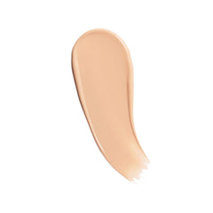 Aplicación de COVERGIRL BB Cream en rostro, se desliza para tono uniforme.