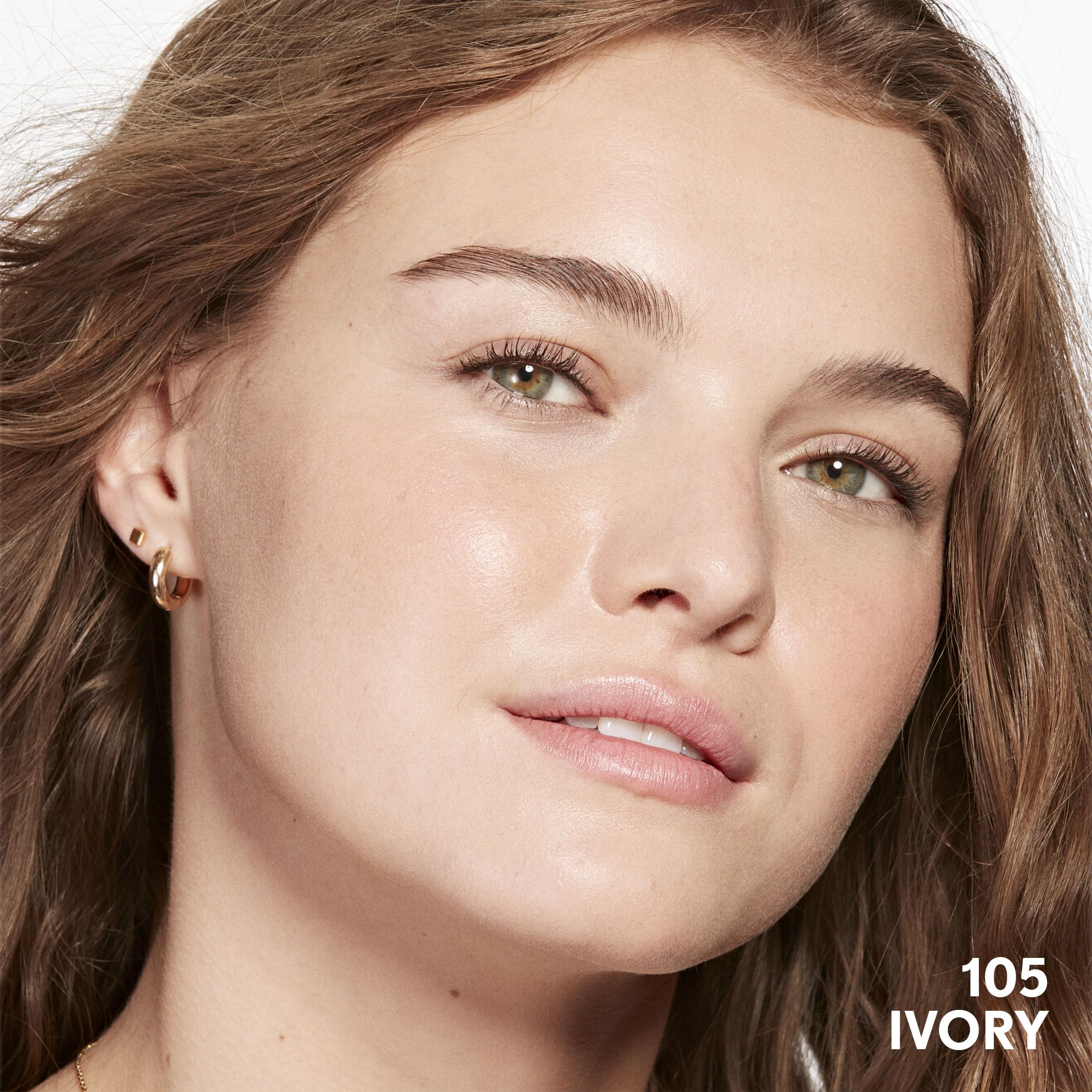 COVERGIRL base de maquillaje invisible en tubo reciclado con 30% PCR.
