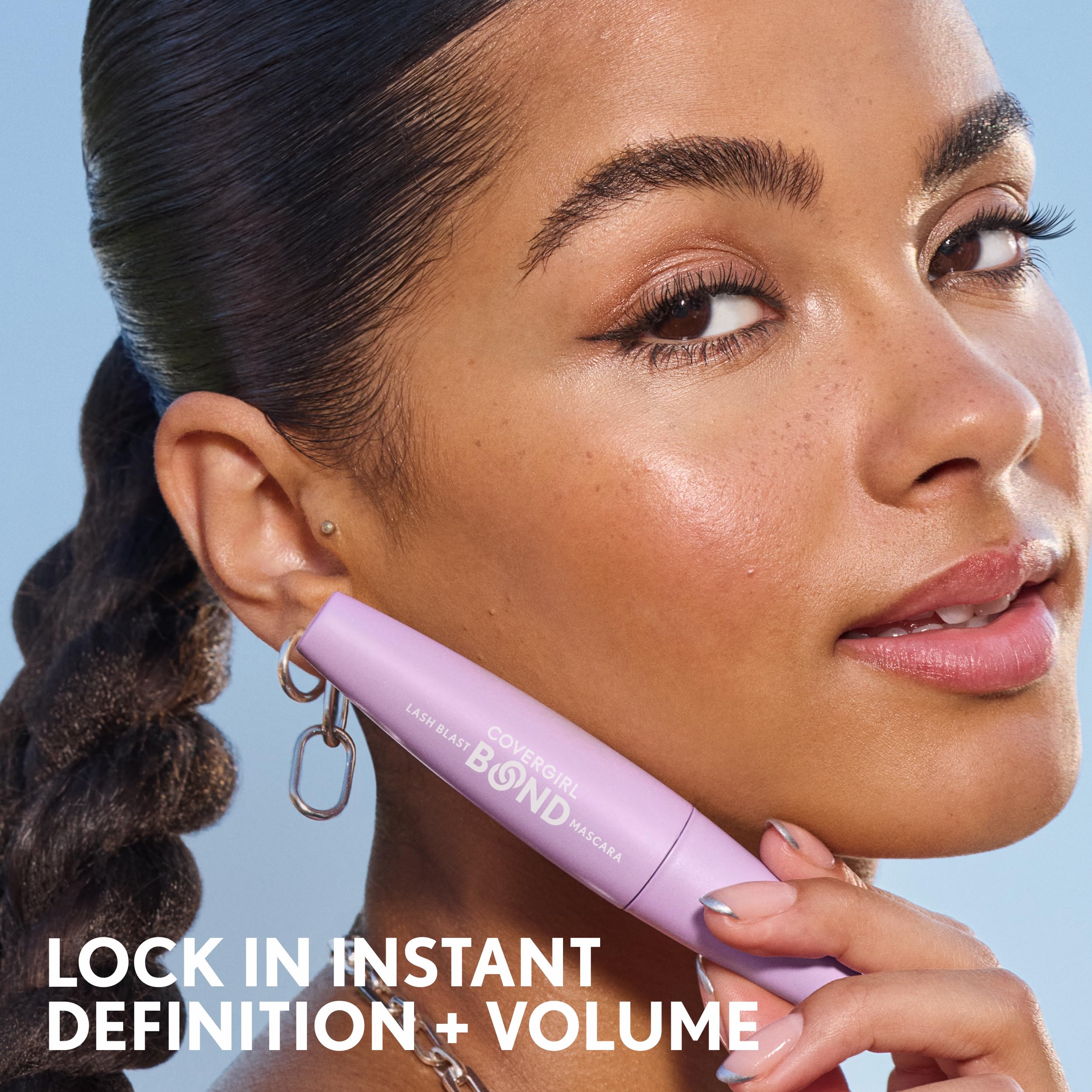 COVERGIRL Lash Blast Bond Volume Mascara, cuidado-bonding-complex para pestañas fortalecidas.