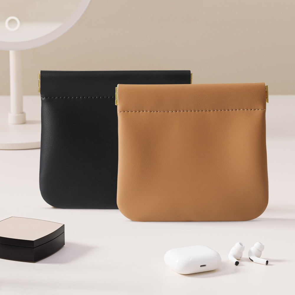 Diseño multifuncional para labios, audífonos, joyas y monedas en un solo estuche.