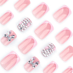 CTTHNBD uñas con rhinestones para ocasiones especiales y un brillo sutil.