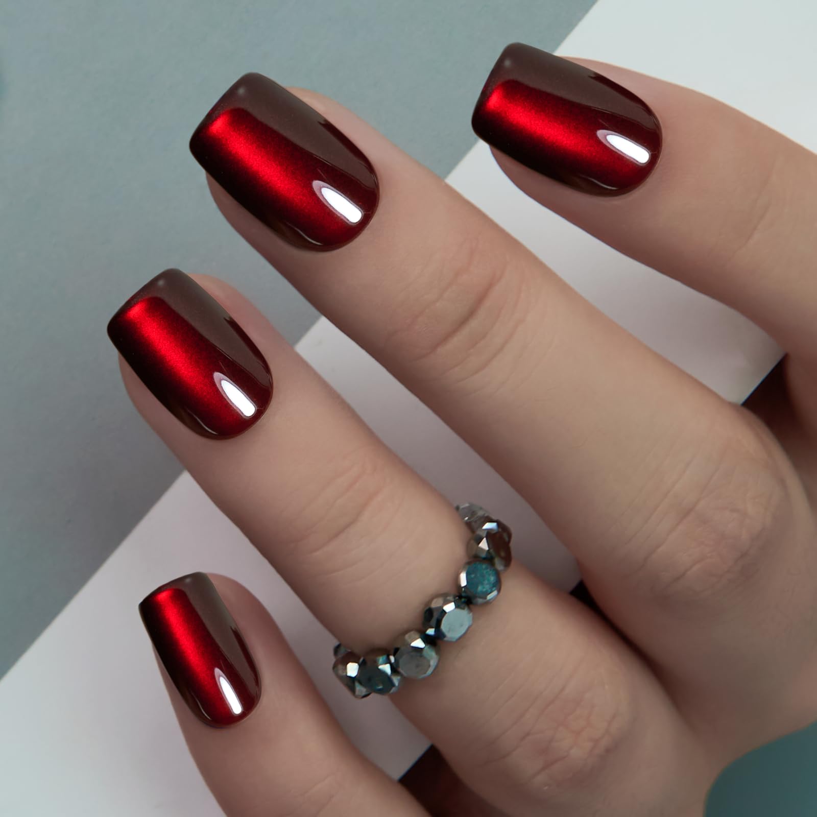 CurvLife uñas postizas con acabado brillante nude, ideales para looks elegantes.