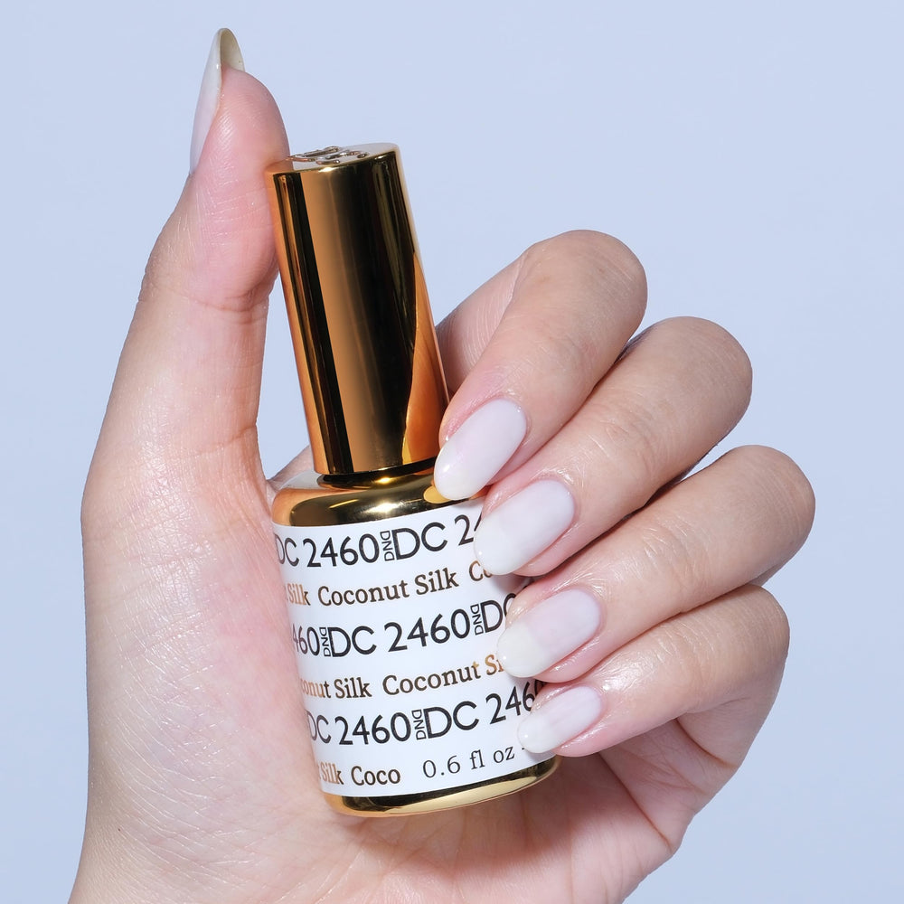 DAISY DND Esmalte gel 2460 con cobertura translúcida para uñas.