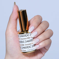 DAISY DND Esmalte gel 2460 con cobertura translúcida para uñas.