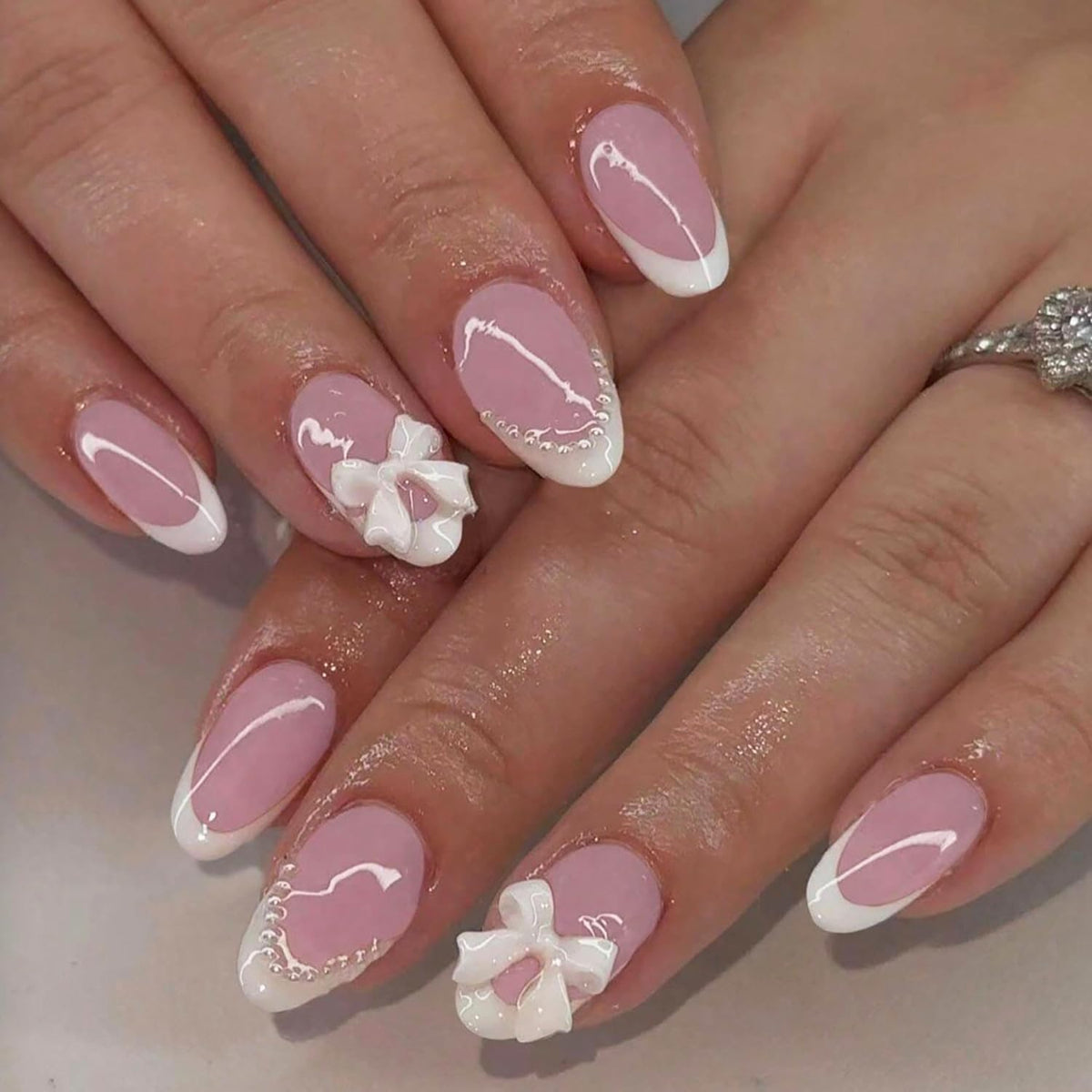 DAJIJIYOU uñas prensa francesas con arco y perlas para un look elegante.