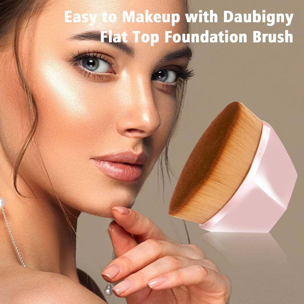 Brocha Daubigny para base crema, cobertura natural y difuminado perfecto.