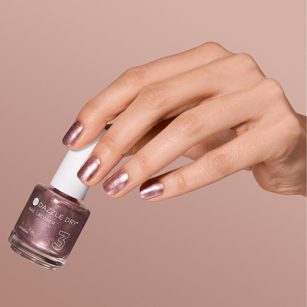 Dazzle Dry Out N' About rosa-oro metalico, proteccion de la uña.