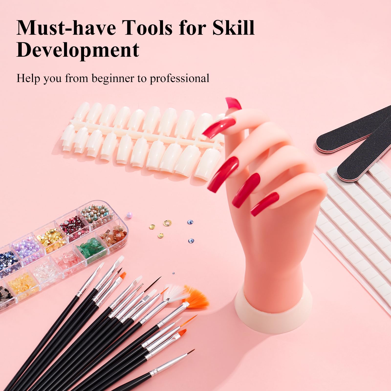 Dedos flexibles Deciniee permiten posar y practicar movimientos de manicura.
