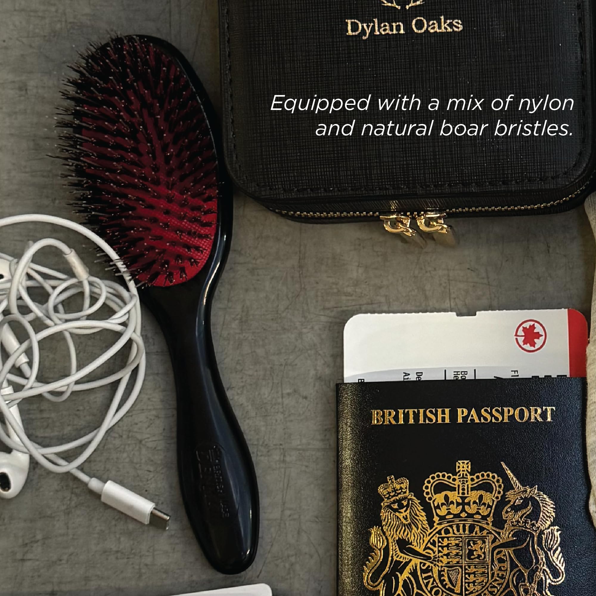 Démêlage doux avec Denman Cushion Petit sur cheveux délicats.
