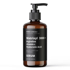 DERMA CLINICALS Sérum Multi Peptide Firmeza, botella con pump para hidratación continua.