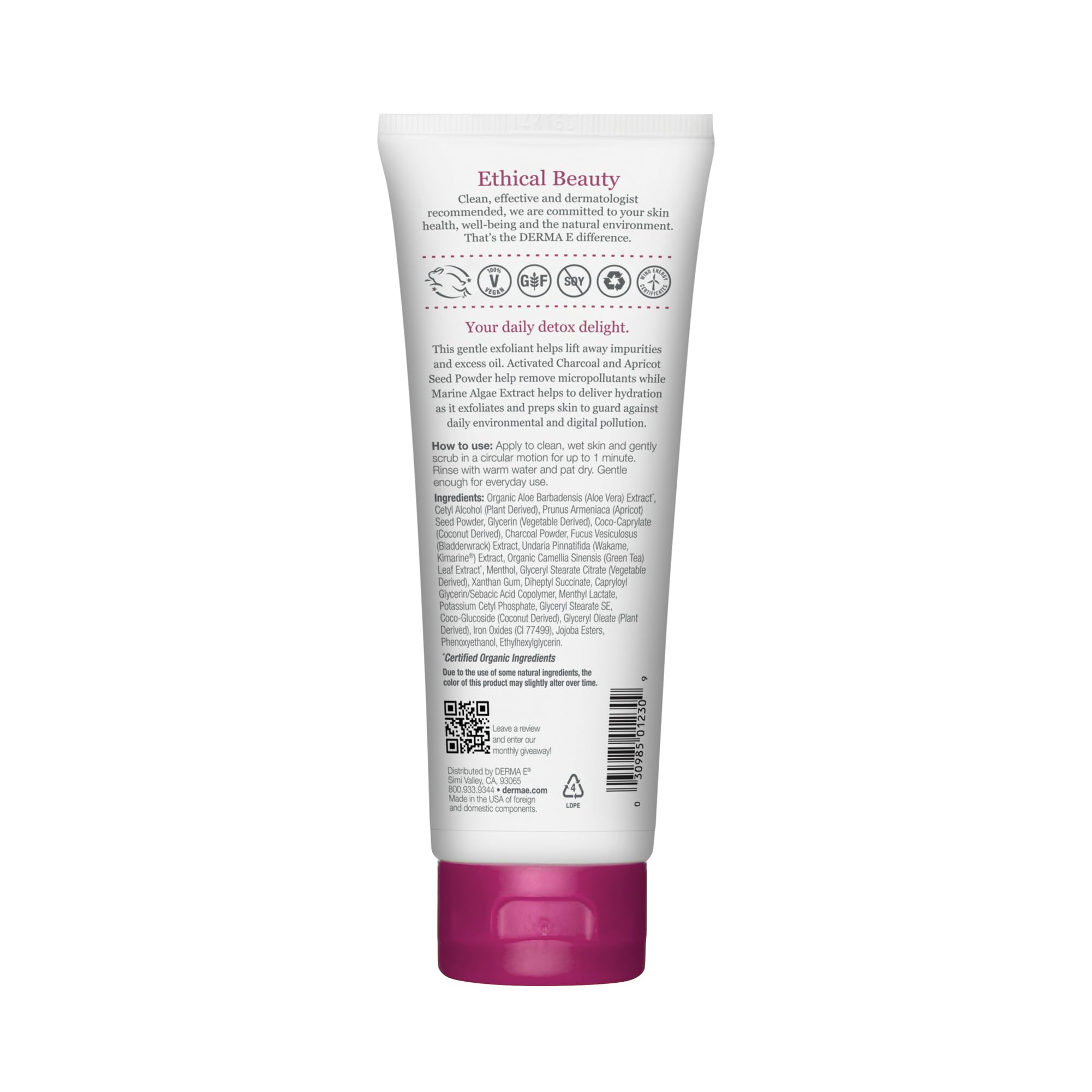 Derma E exfoliante con carbón activado, textura oscura que absorbe impurezas.