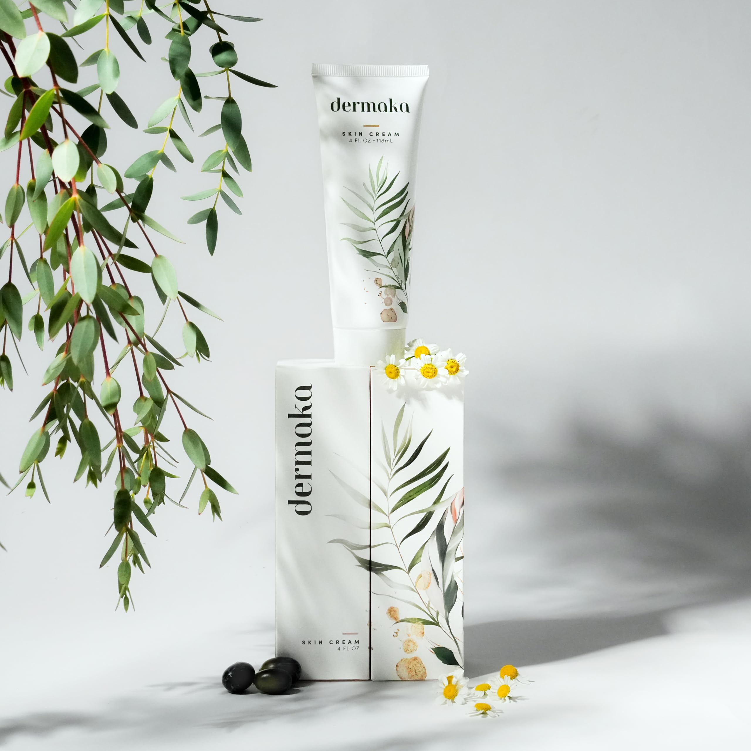 Dermaka Crema de Árnica aplicación posprocedimiento, ayuda a sentir comodidad tras tratamientos estéticos.
