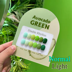 Aplicación suave con esmalte gel Double Rhythm para un color uniforme.