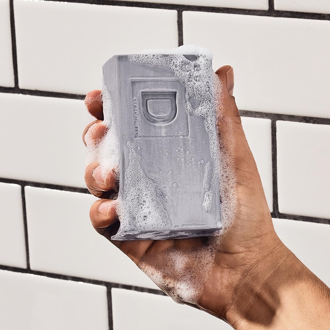Duke Cannon Frontier 30, jabón cuero y tabaco, fragancia masculina para el baño