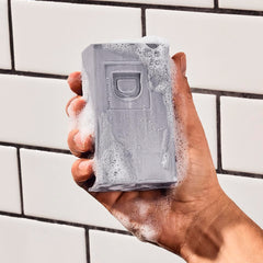 Duke Cannon Frontier 30, jabón cuero y tabaco, fragancia masculina para el baño