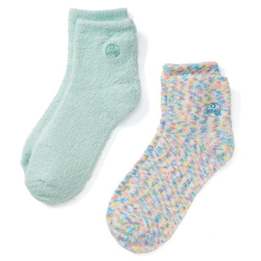 Earth Therapeutics Calcetines Aloe Vera multicolor: hidratación suave para pies cansados durante la noche.