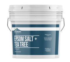 Earthborn Elements Sal Epsom Árbol de Té vertiendo en tina para baño relajante