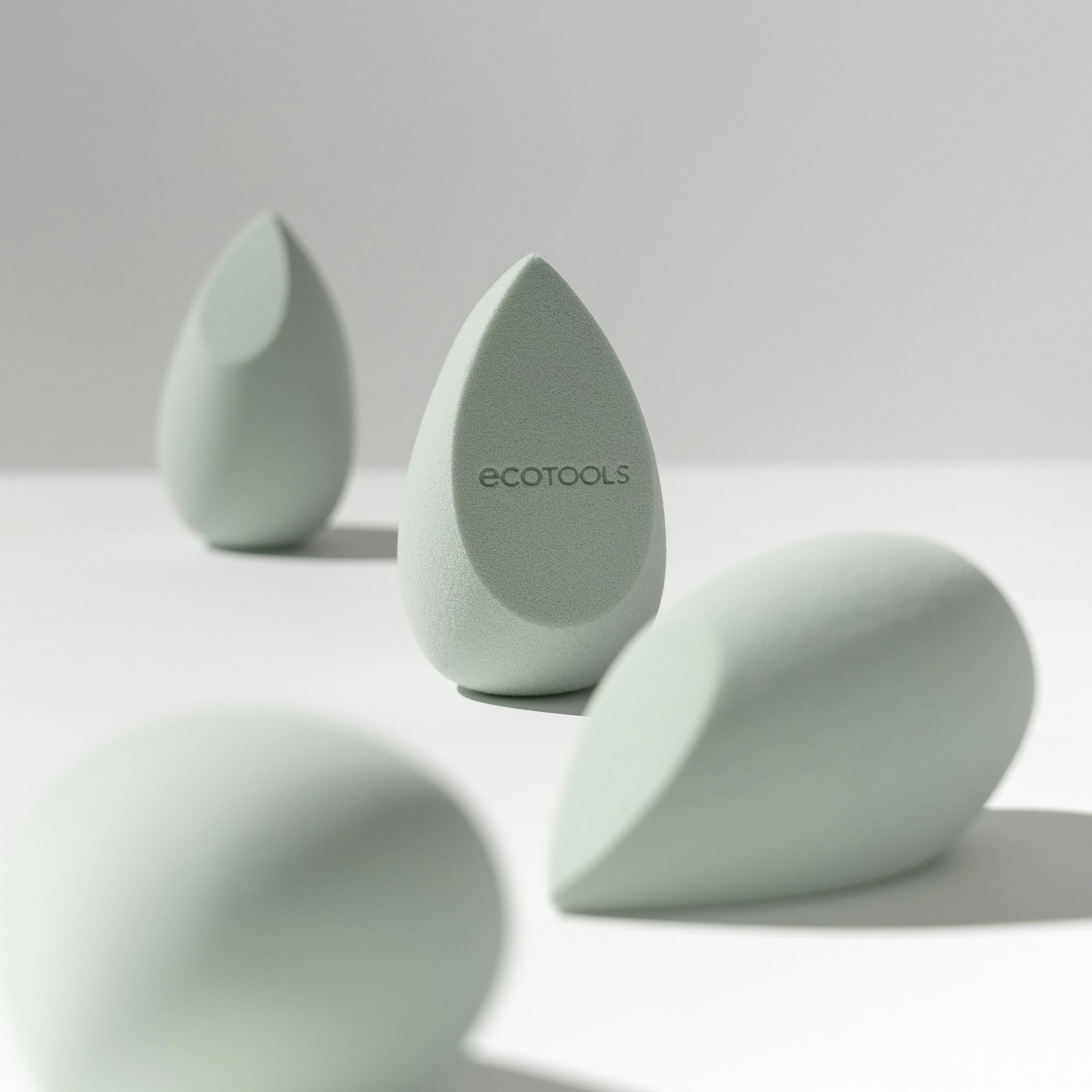 EcoTools Blurring Blender: empaque sostenible y cruelty-free.