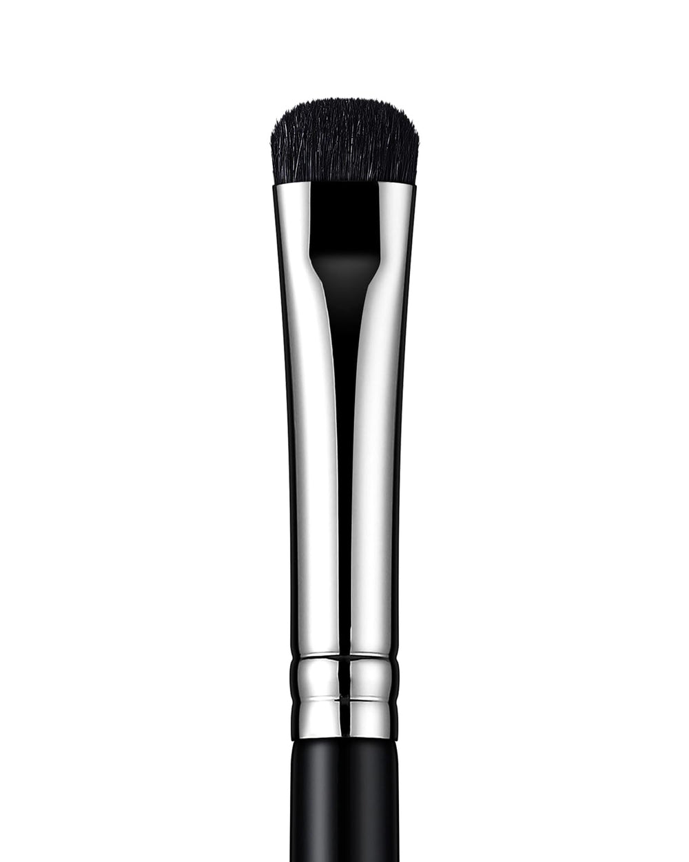 Brocha EIGSHOW para difuminado de sombras con curva corta para trazos precisos.