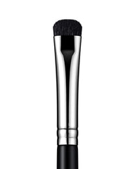 Brocha EIGSHOW para difuminado de sombras con curva corta para trazos precisos.