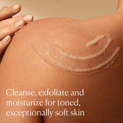 ELEMIS exfoliante de sal con lima y jengibre, aplicación en la palma