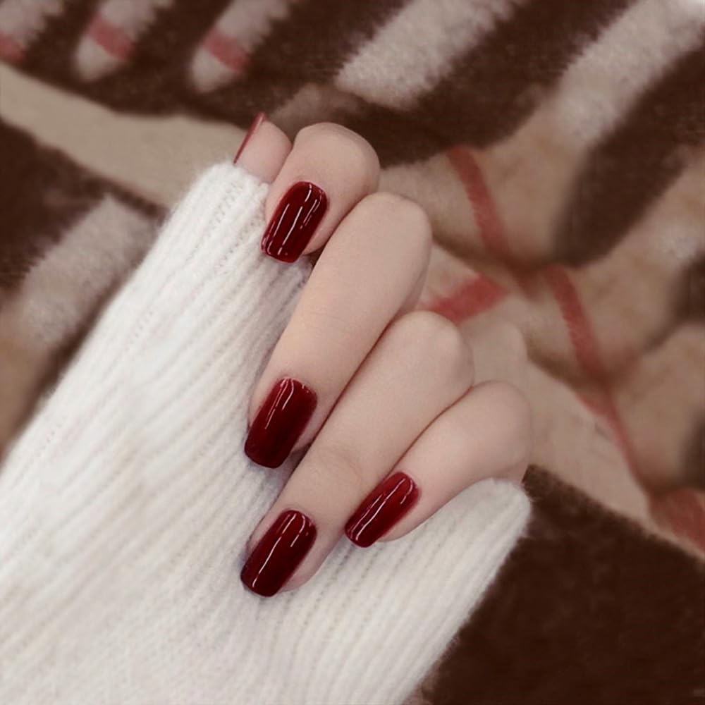 Elevenail muestra uñas postizas brillo vino rojo para uso diario.