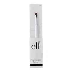 Brocha de e.l.f. con mango ergonómico para uso cómodo.