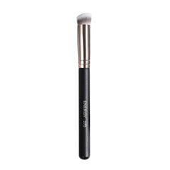 Pincel ENERGY 270 mini angulado para ojeras, aplicación precisa.