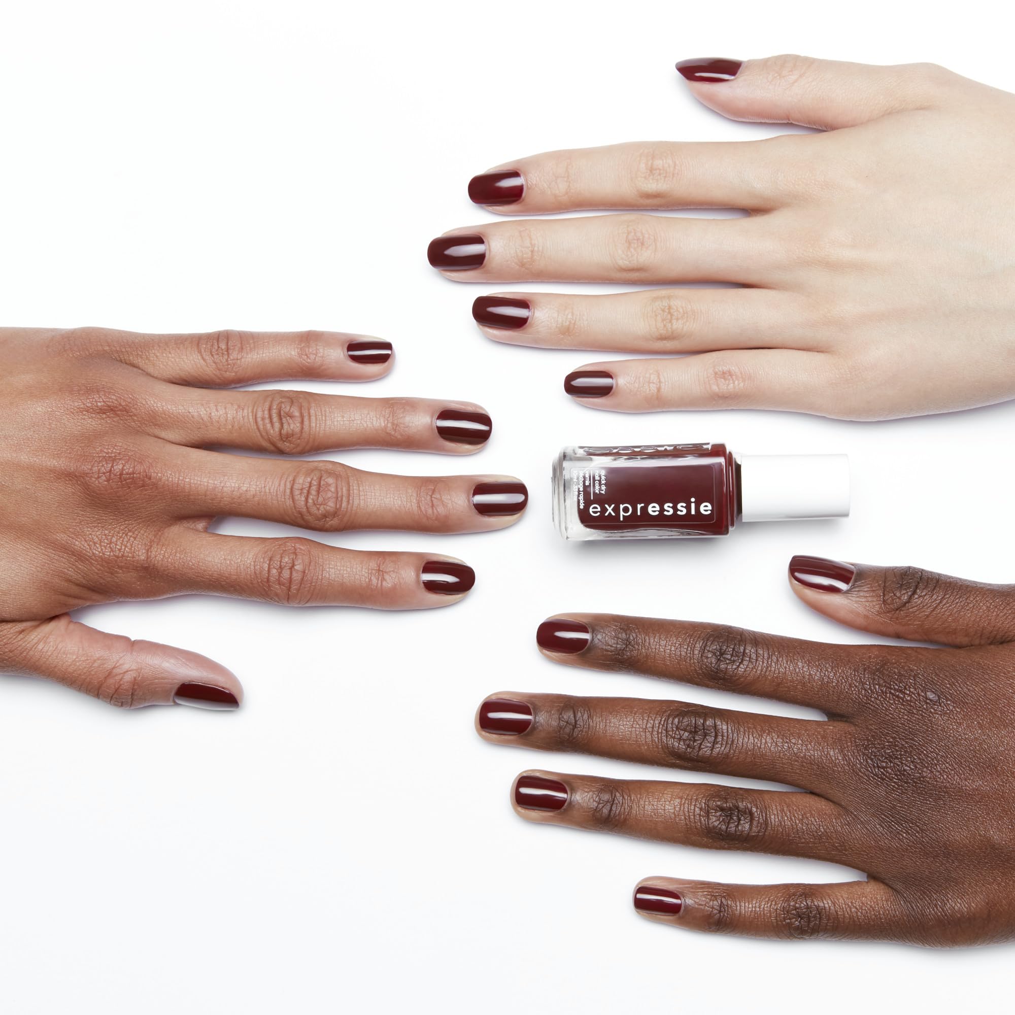 brocha angular essie expressie facilita aplicación precisa en ambas manos