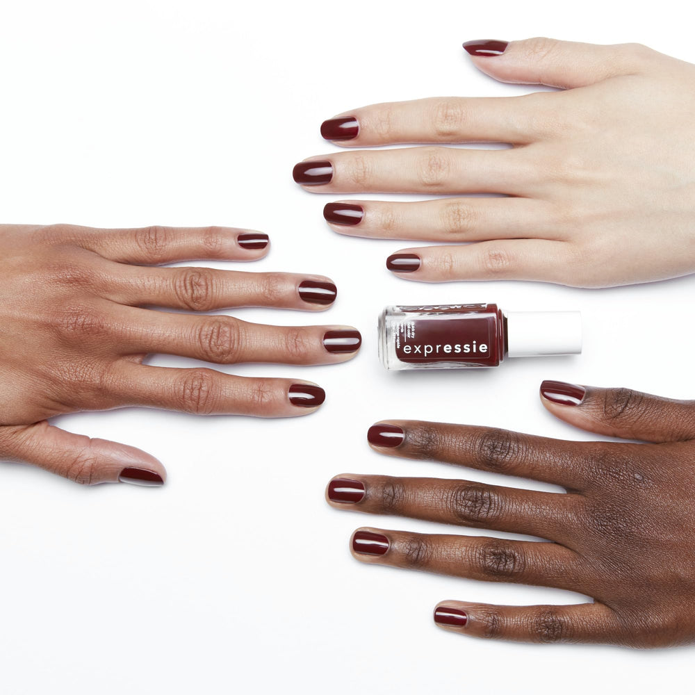 brocha angular essie expressie facilita aplicación precisa en ambas manos