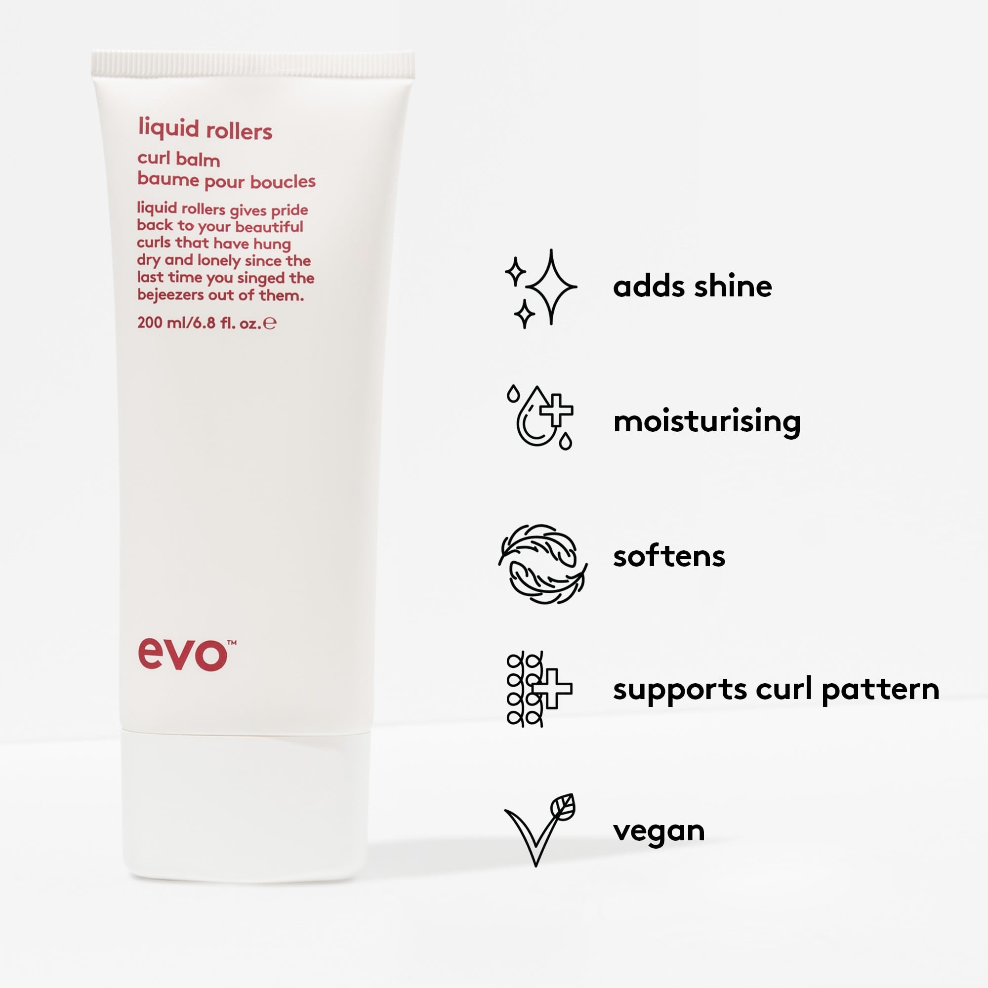 Aplicación del EVO Liquid Rollers Curl Balm en cabello húmedo o seco para peinado fácil
