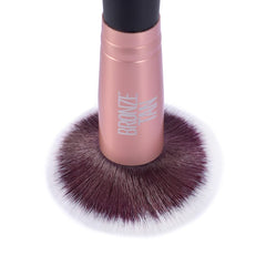 Existing Beauty Bronze Tan, aplicacion-precisa: llega a rincones como manos y dedos.