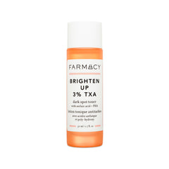 Farmacy tónico 3% TXA, botella visible que ilumina la piel.