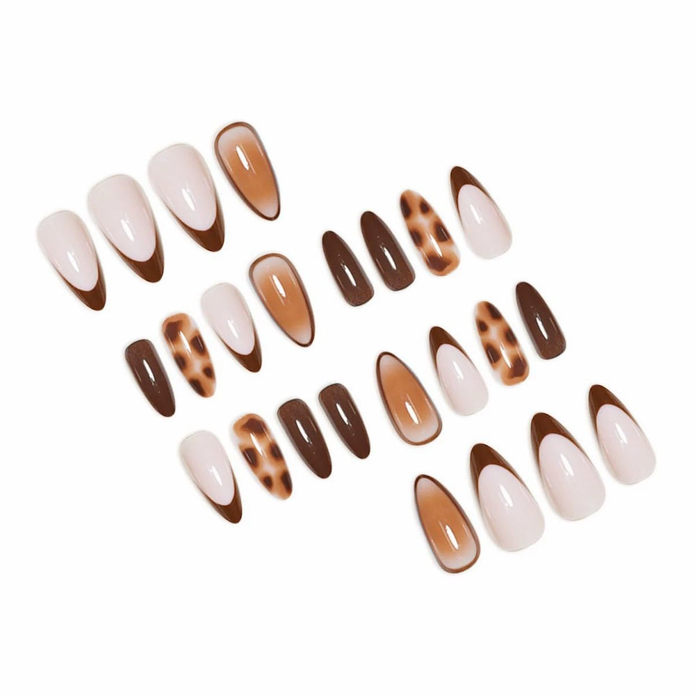 FBABFBUO uñas almendra cortas con brillo para un look elegante.