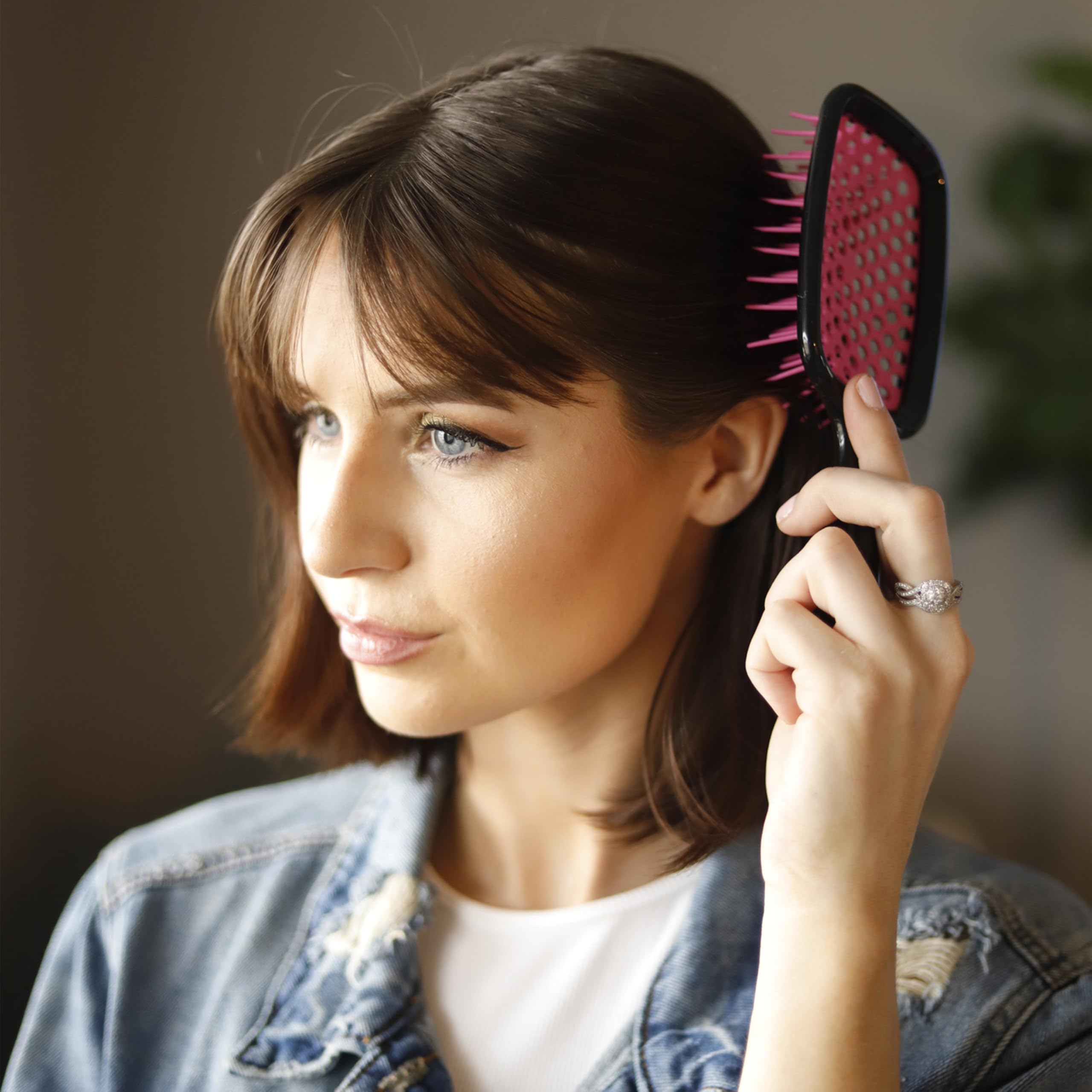 FHI Heat UNbrush almohadilla ventilada facilita secado y menos tirones.