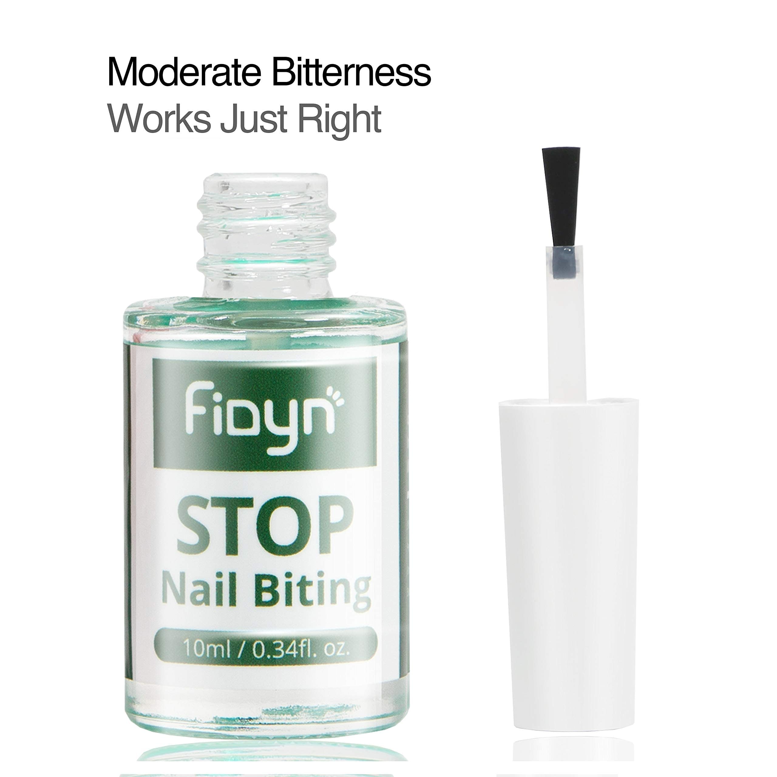 Usuario aplica Fidyn Esmalte Amargo en uñas mordidas para apoyar el cuidado
