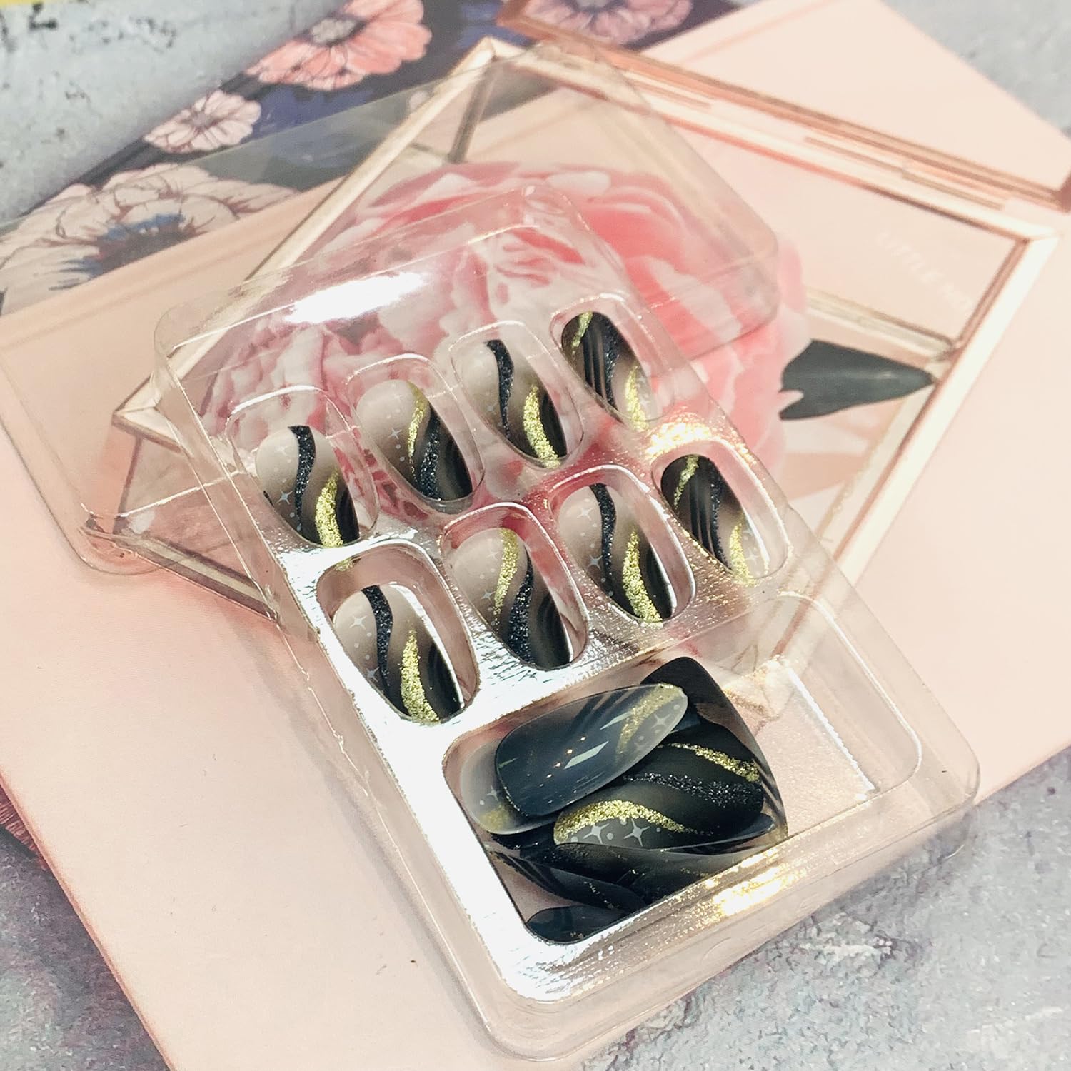Kit de herramientas incluido para las uñas FIEONCIY almendra media.