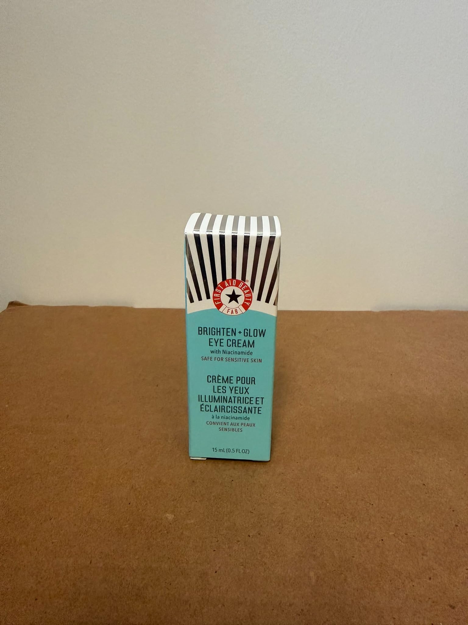 First Aid Beauty Flacon portable 0-5oz pratique.