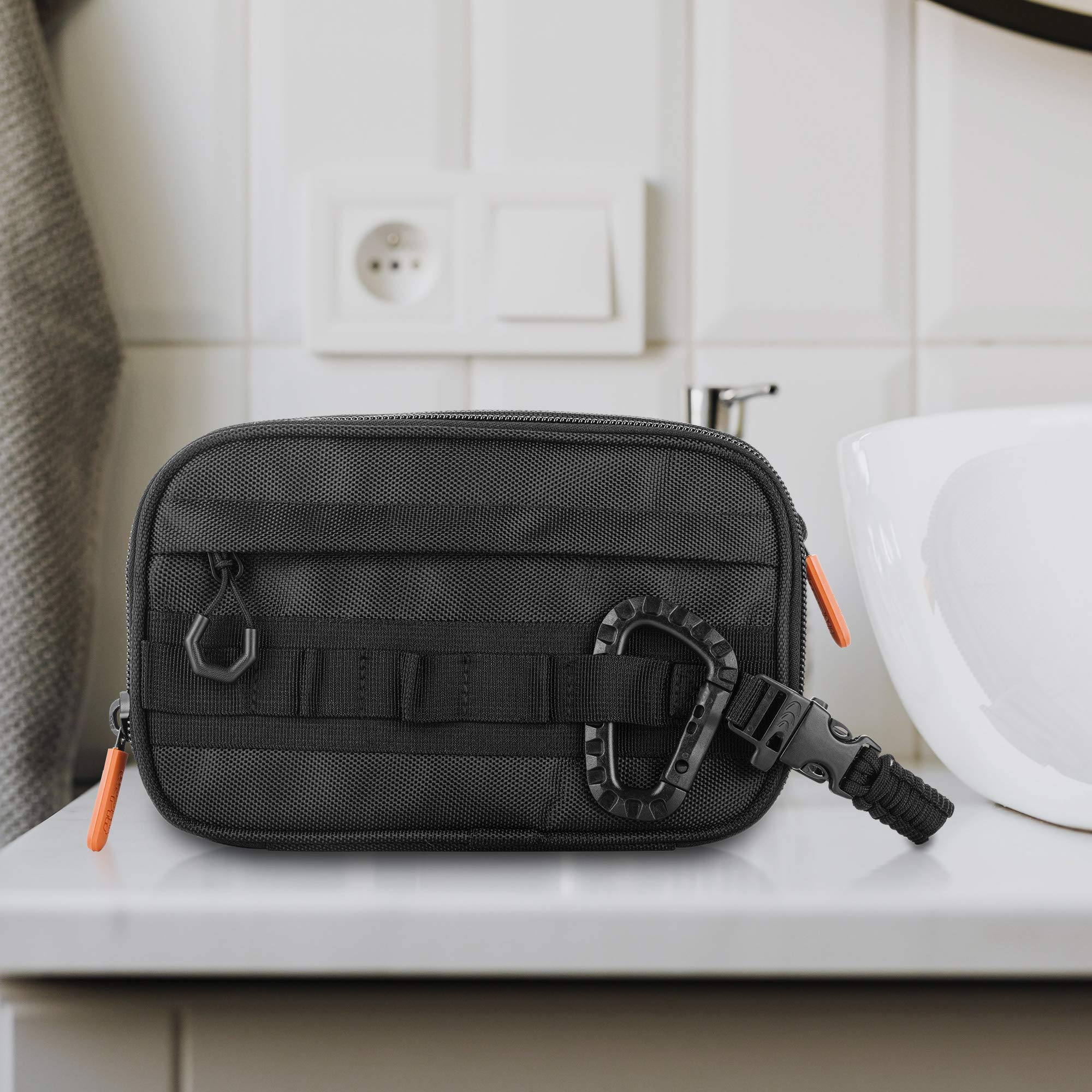 Fitdom Dopp Kit exterior resistente al agua para uso diario y aventuras.