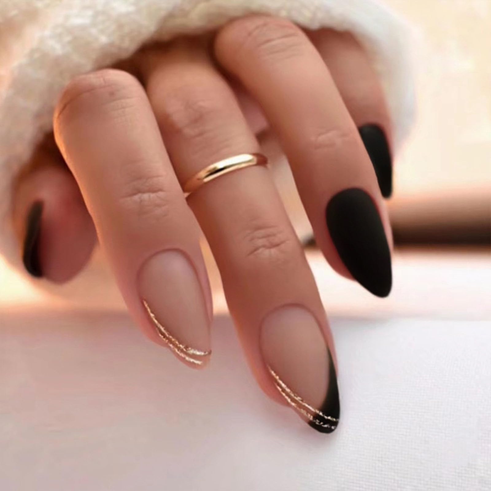 Uñas postizas FJSMTOPl negras, almendra mate con punta francesa para un look elegante.