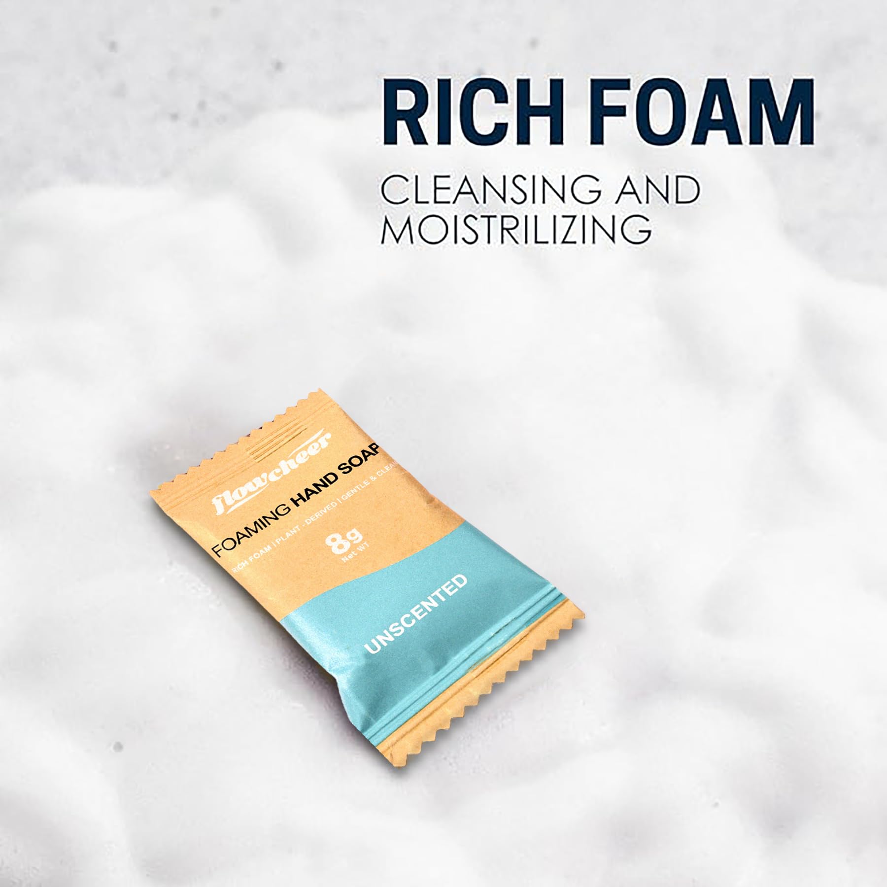 flowcheer dispensador en acción con espuma cremosa para lavado rápido.